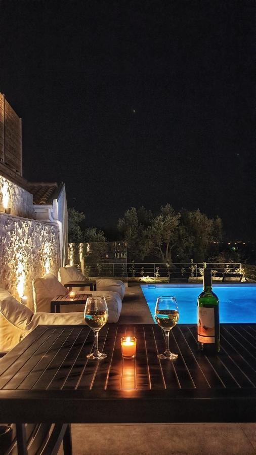 Apolpaina Nemesis Luxury Villas מראה חיצוני תמונה